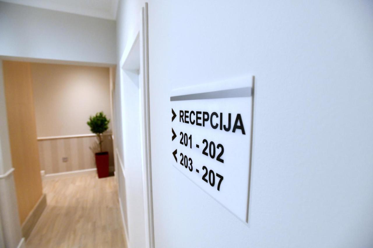 Aparthotel President Čačak Esterno foto