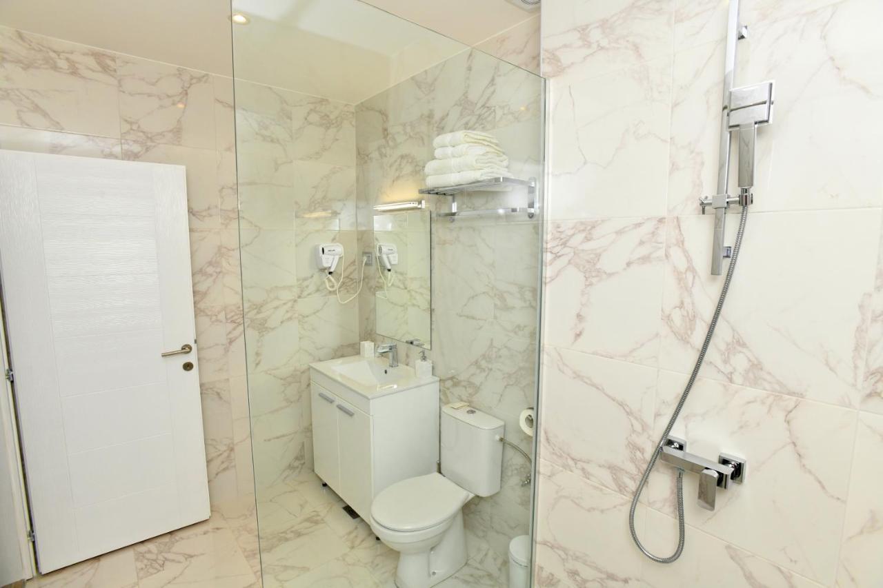 Aparthotel President Čačak Esterno foto