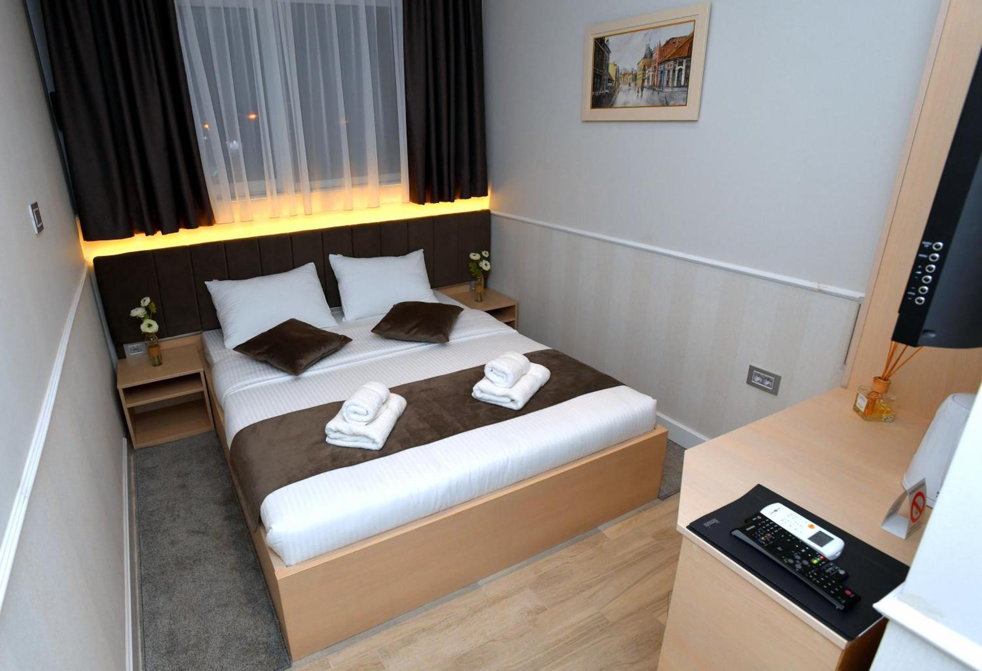 Aparthotel President Čačak Esterno foto