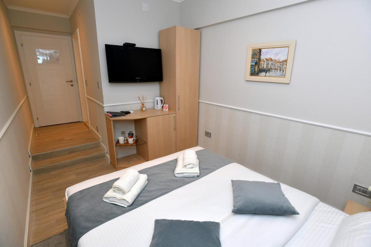 Aparthotel President Čačak Esterno foto