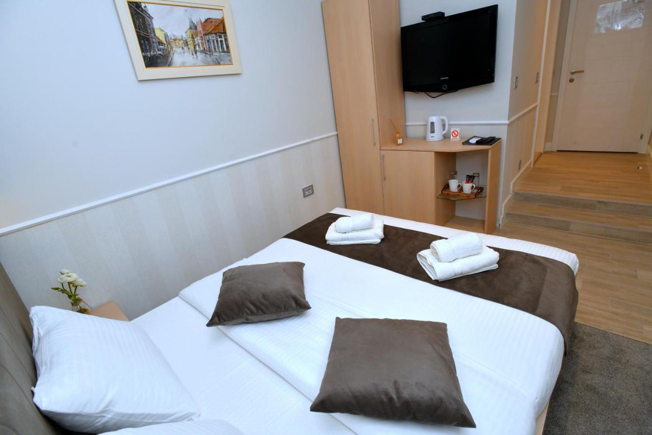 Aparthotel President Čačak Esterno foto